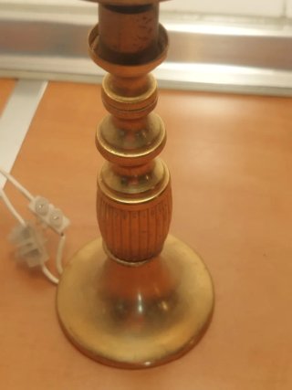 Lámpara de mesa antigua dorada