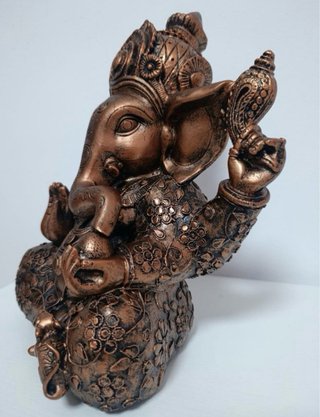 FIGURA GANESHA CON DECORACIÓN EN RELIEVE. DISEÑO