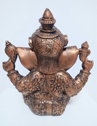 FIGURA GANESHA CON DECORACIÓN EN RELIEVE. DISEÑO