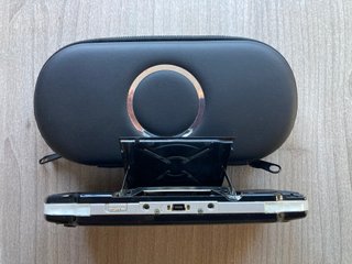 Sony PSP-2004 PB Negra