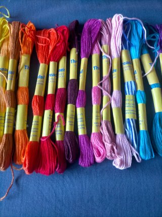 Lote 25 hilos de bordar colores variados
