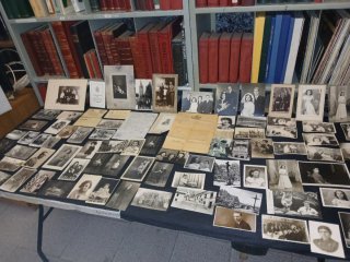 Lote de Fotos Antiguas y Documentos