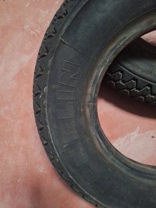 2 Neumáticos Michelin 3.50x8