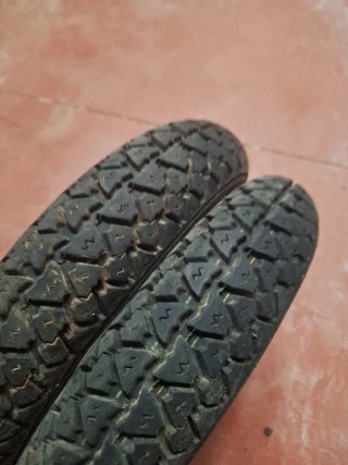 2 Neumáticos Michelin 3.50x8