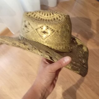 Sombrero artesanal Sendra beige y dorado
