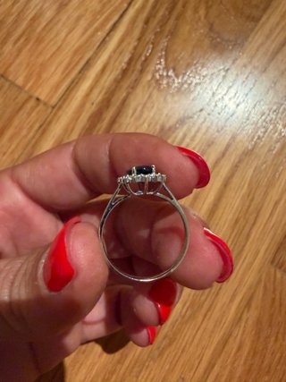 Anillo Oro Blanco 18k Zafiro Azul y Diamantes.