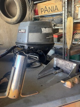 Motor Yamaha autolube 60 HP con Trim