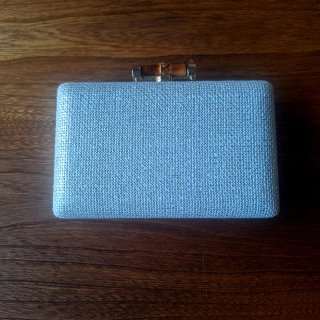 Mini Clutch rígido tejido con cierre estilo bambú