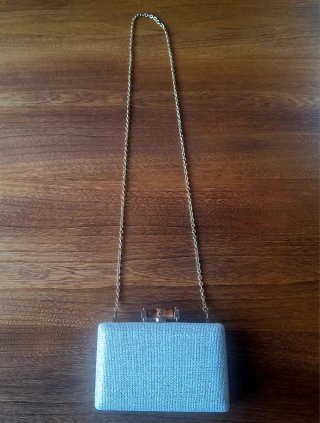 Mini Clutch rígido tejido con cierre estilo bambú