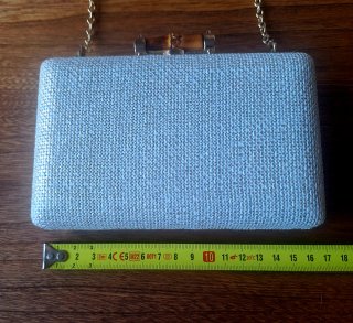 Mini Clutch rígido tejido con cierre estilo bambú