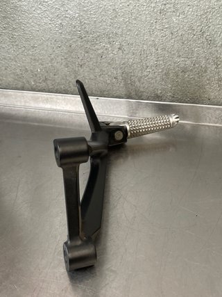 Soporte Estribera Izq Yamaha MT125 2023