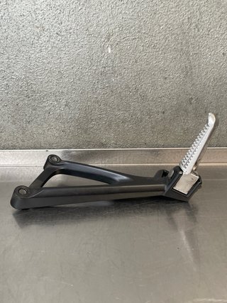 Soporte Estribera Izq Yamaha MT125 2023