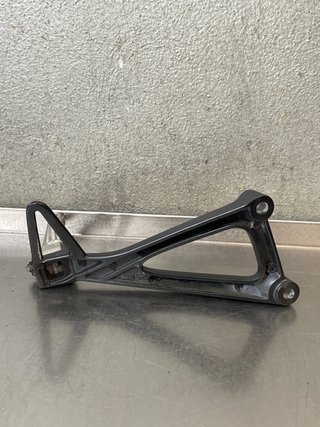 Soporte Estribera Izq Yamaha MT125 2023