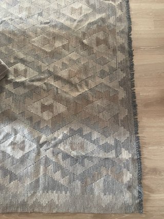 Tappeto Kilim e Sgabello con Cassetto