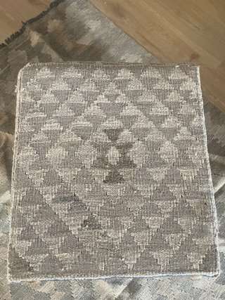 Tappeto Kilim e Sgabello con Cassetto