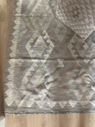 Tappeto Kilim e Sgabello con Cassetto
