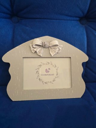 Cornice casa con fiocco grigio