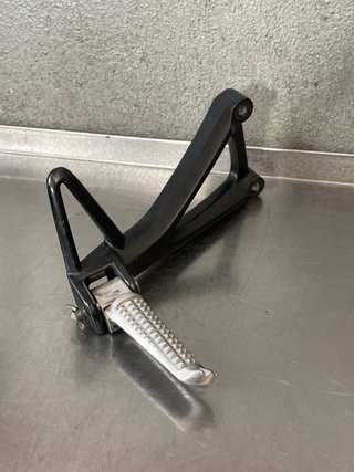 Soporte Estribera Derecha Yamaha MT125 2023