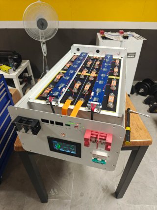 Batería 16kWh 50V Deye y +