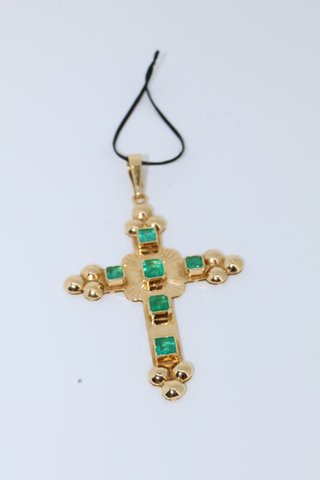 J-0913 Colgante cruz con piedras de color, oro 18K