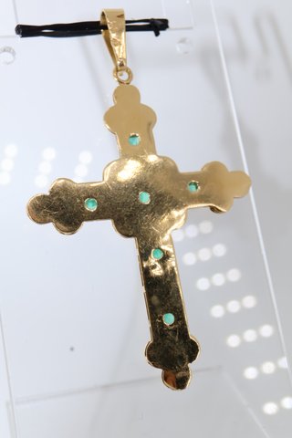 J-0913 Colgante cruz con piedras de color, oro 18K