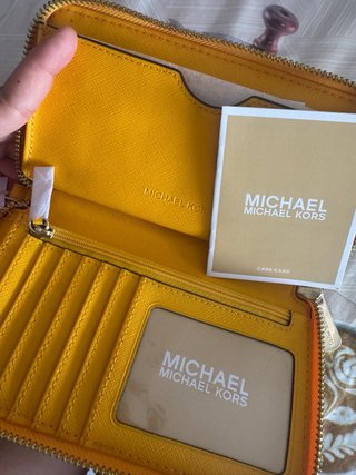 Cartera Michael Kors Jet Set Travel Amarilla