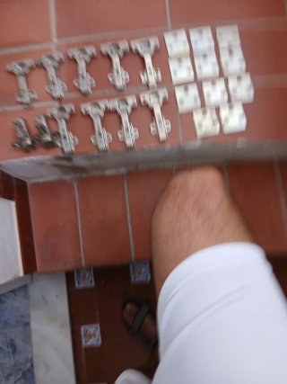 Bisagras y placas para muebles,todo lo se ve entra