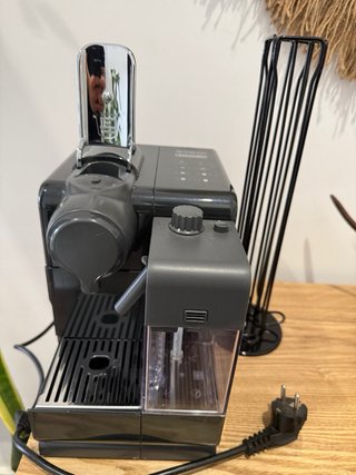 Cafetera Nespresso DeLonghi Negra