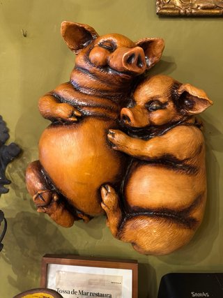 Figura escultura antigua de carniceria francesa.
