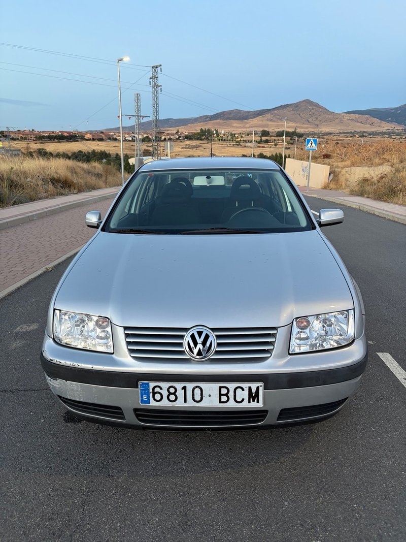 Volkswagen Bora 1.6 16V 105 CV — Único propietario - foto 1