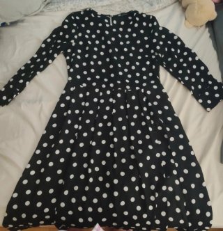 Vestido negro lunares blancos