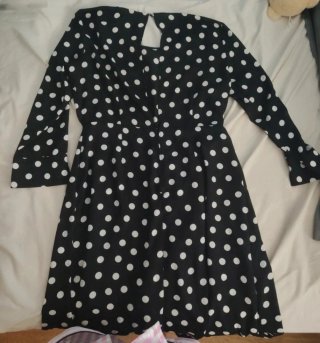 Vestido negro lunares blancos