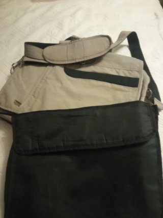 Maletín para portátil beige y negro