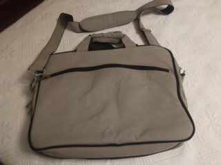 Maletín para portátil beige y negro