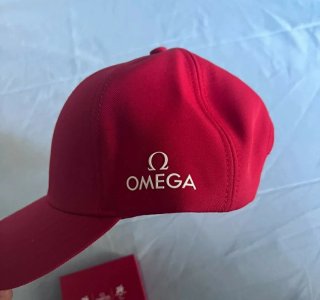 Set Omega: Gorra, Paraguas y Pin