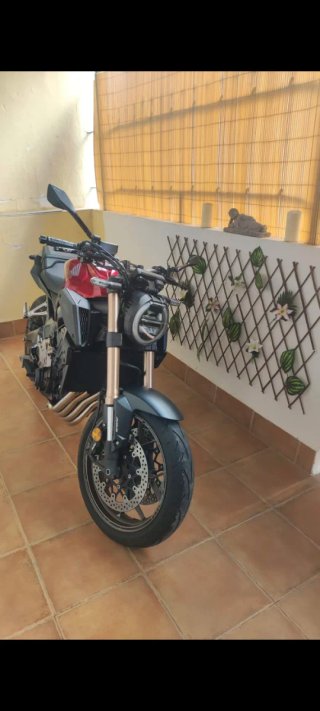 Honda CB 650 R Negra/Roja