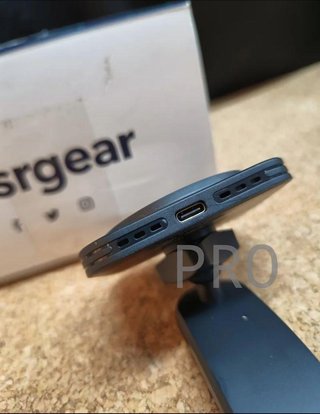 Caricabatterie Wireless Magnetico HaloLock ESR per cruscotto, compatibile con MagSafe, supporto per cruscotto compatibile con iPhone 15/15 Plus/15 Pro/15 Pro Max e iPhone 14/13/12, Nero