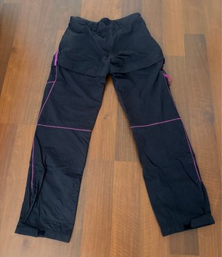 Pantalones convertibles negros y morados