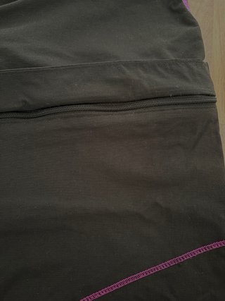 Pantalones convertibles negros y morados