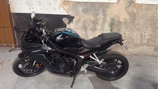 Honda CBR 650R Sportbike Negra/Azul