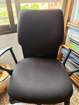 Silla de oficina ergonómica negra