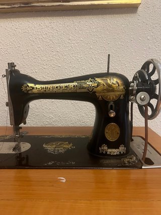 Máquina de coser Alfa antigua