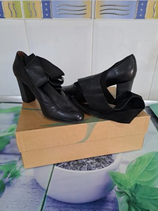 Zapatos de tacon de piel negros