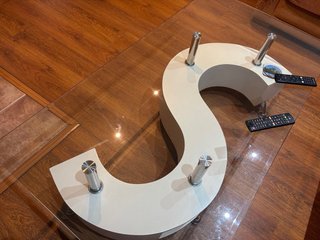 Mesa de cristal y madera diseño moderno