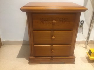 Mesita de noche de madera