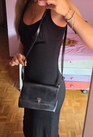 Bolso negro piel efecto lagarto