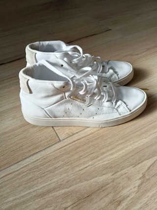Zapatillas Adidas Blancas y Doradas