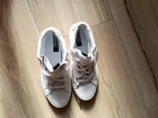 Zapatillas Adidas Blancas y Doradas