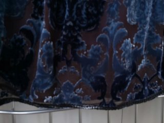 Conjunto elegante top azul marino, falda estampada