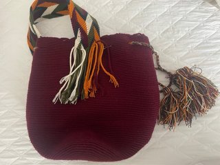 Bolso tejido multicolor con flecos